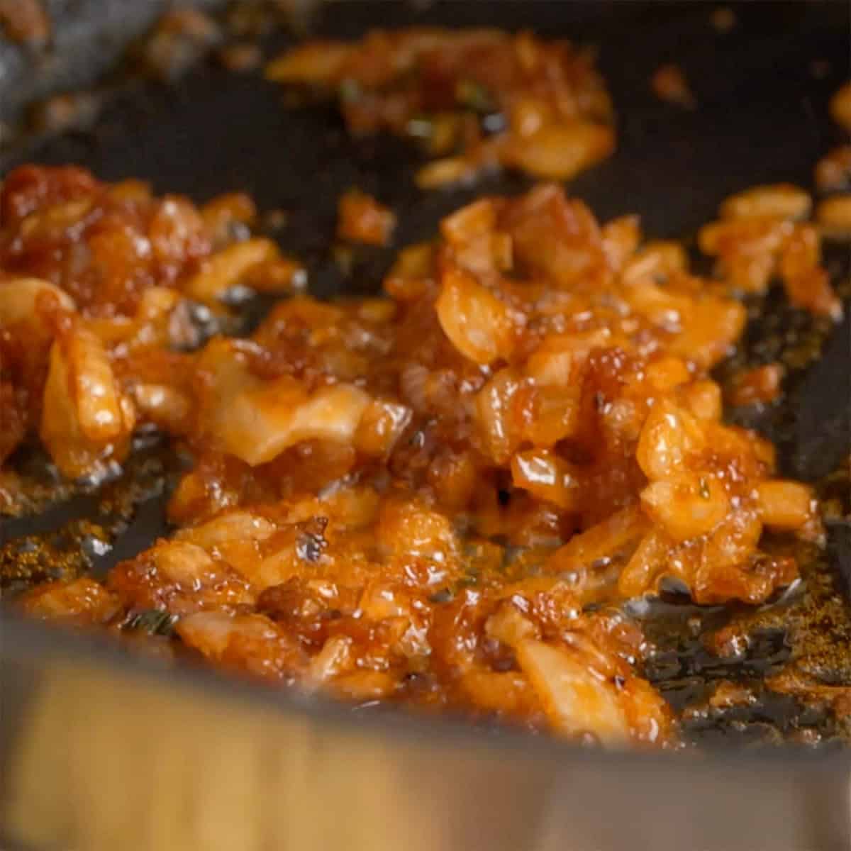 Cooking out tomato paste for curry.