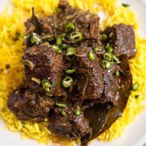 Denningvleis on yellow rice with green chili.