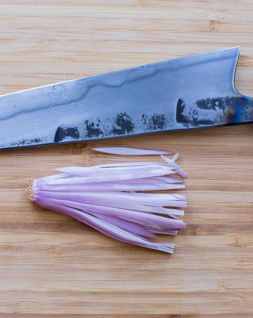 How To Cut Shallots (Step-By-Step Guide)