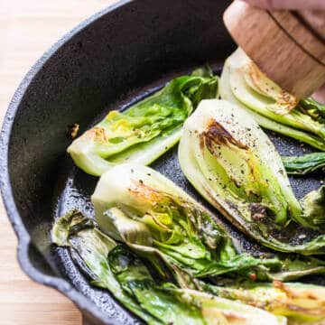 seasoning stir fry bok choy with pepper