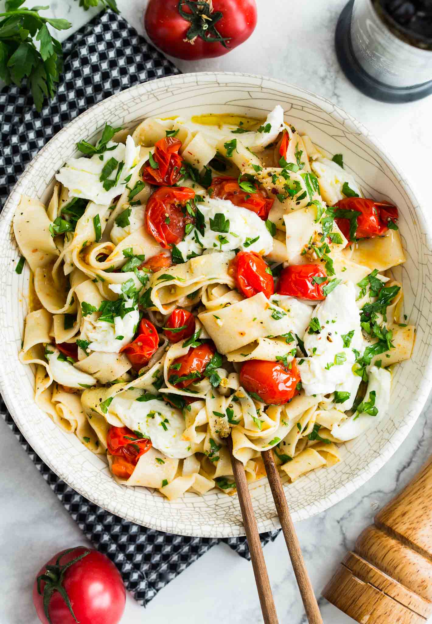 tomato and mozzarella pasta